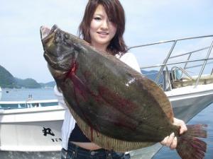  良型　ヒラメ　71cm　ＧＥＴ！＼( ~∇~)／釣り大好き美女　美奈さん 12KB